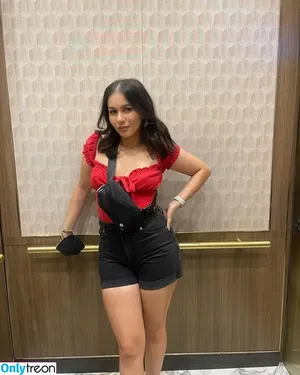 React GirlsYT / chinglishreactions / imon_Snow nude photo #0194