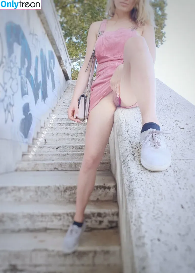 Realankri nude photo #0004 (Realankri)