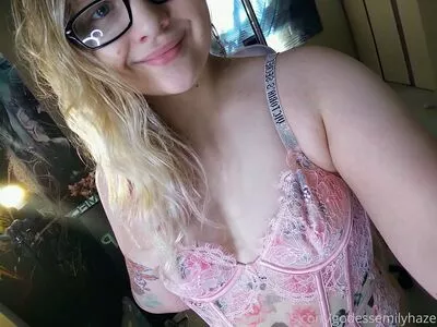 realemilyhaze / miss_emilyhaze nude photo #0027