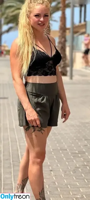  nude photo #0004