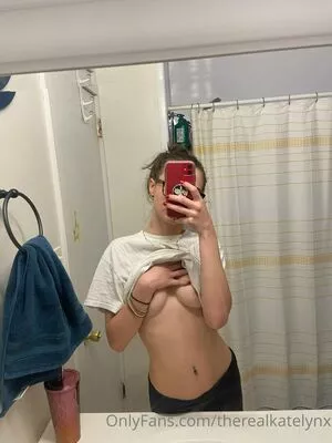 realkatelynx nude photo #0007