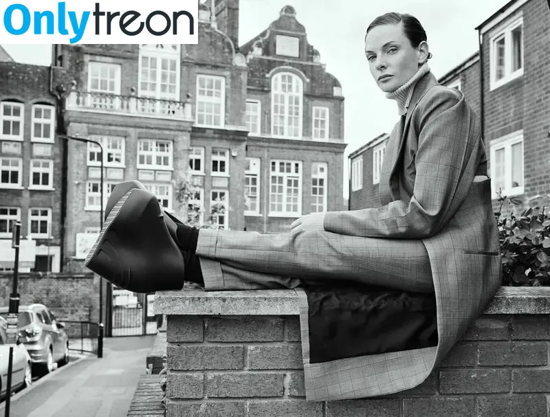 Rebecca Ferguson nude photo #0344 (officialrebeccaferguson)