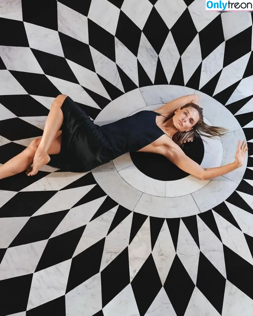 Rebecca Ferguson голая photo #0401 (officialrebeccaferguson)
