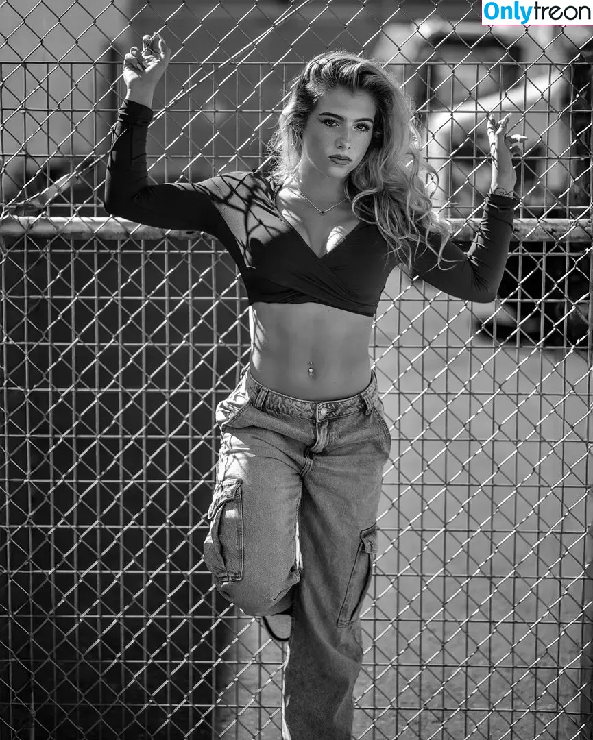 Rebecca Grieve голая photo #0001 (rebeccagrieve_)