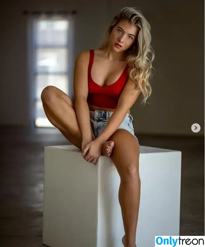 Rebecca Grieve nude photo #0018 (rebeccagrieve_)