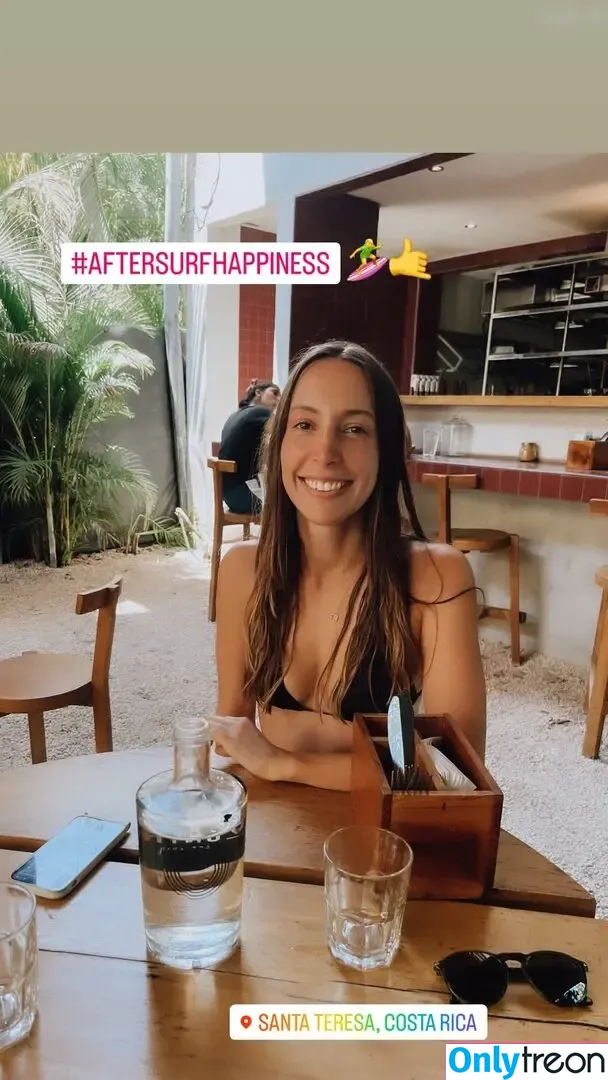Rebecca Looschelders голая photo #0012 (rebecca9996 / rebeccacambria_free)