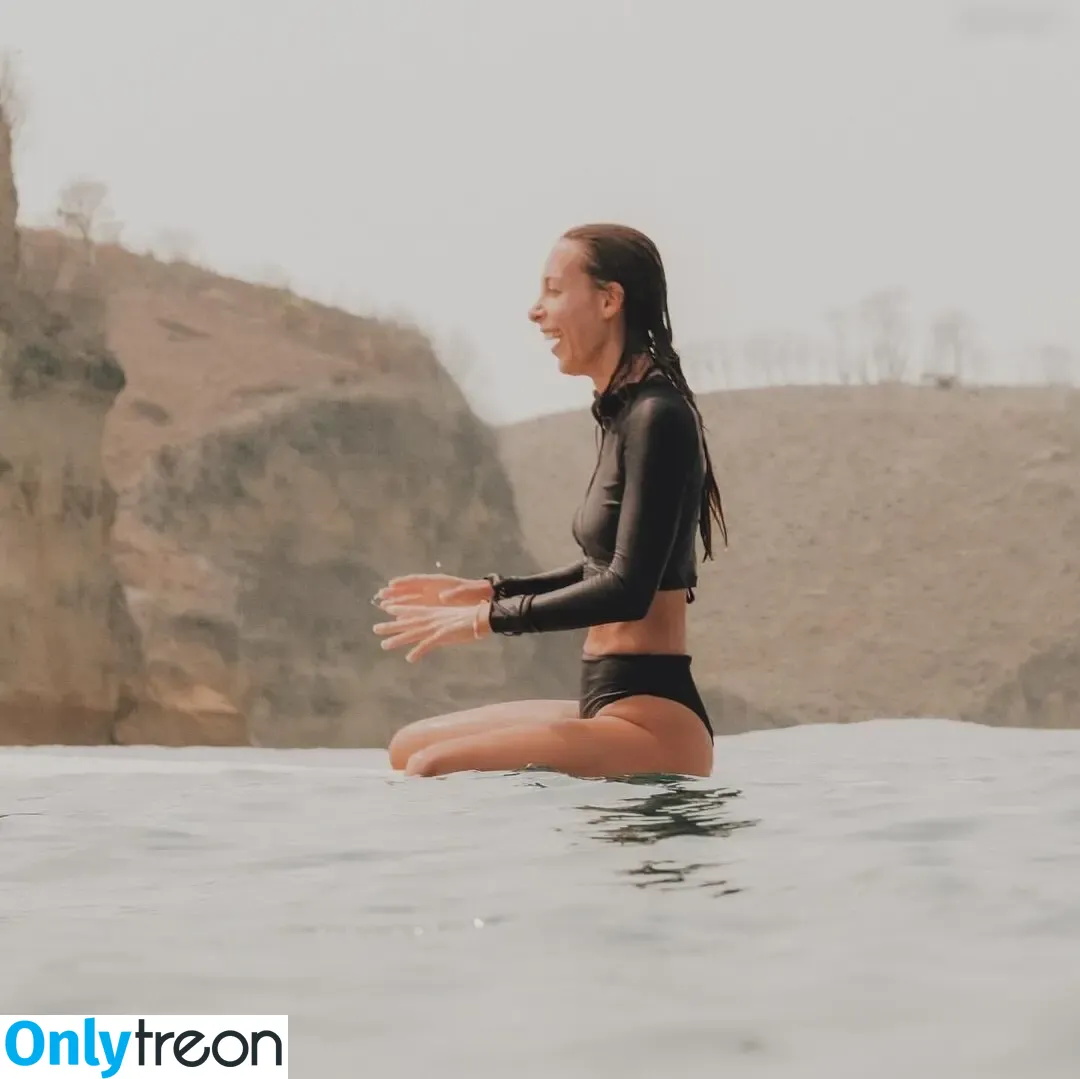 Rebecca Looschelders голая photo #0076 (rebecca9996 / rebeccacambria_free)