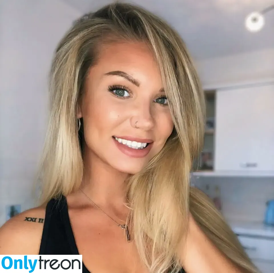 Rebecca Sheldrake nude photo #0010 (beccashells / beccashellss)