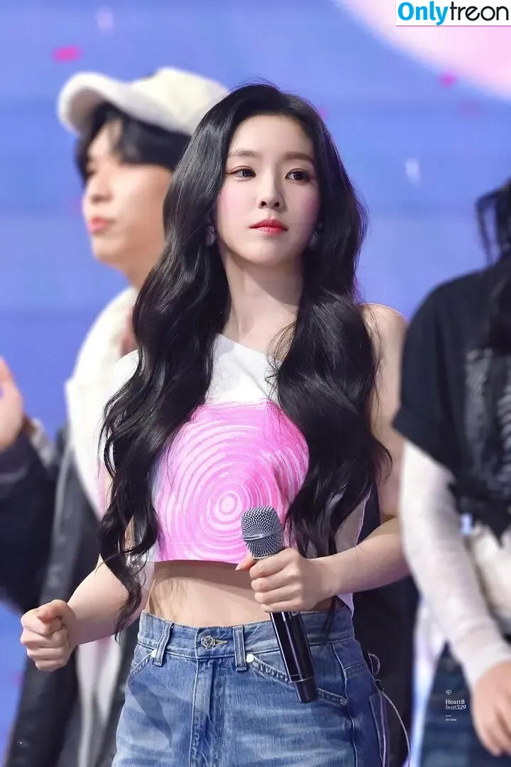 Red Velvet nude photo #0235 (Irene / renebaebae / thee_red_velvet)