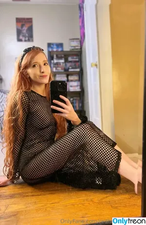 redheadwinner94 / thirsty_nova nude photo #0095