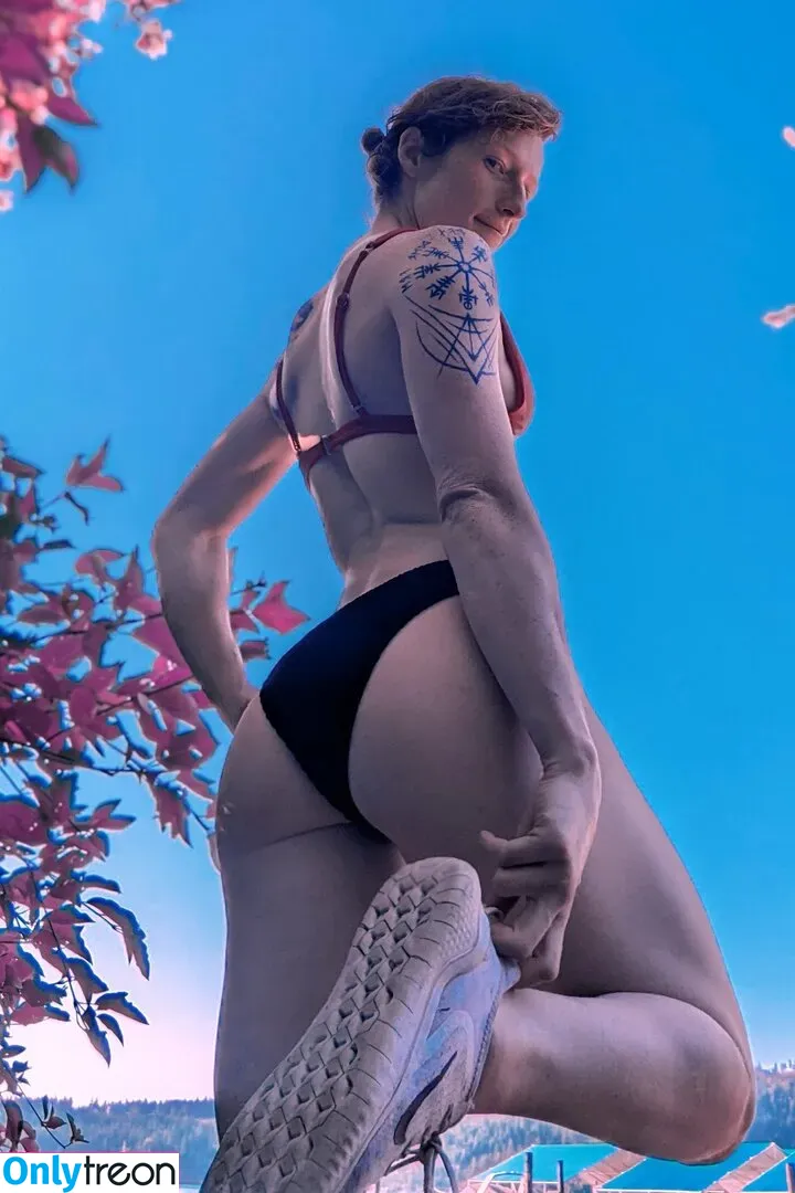 redsreferences nude photo #0053 (reddoodlesart)