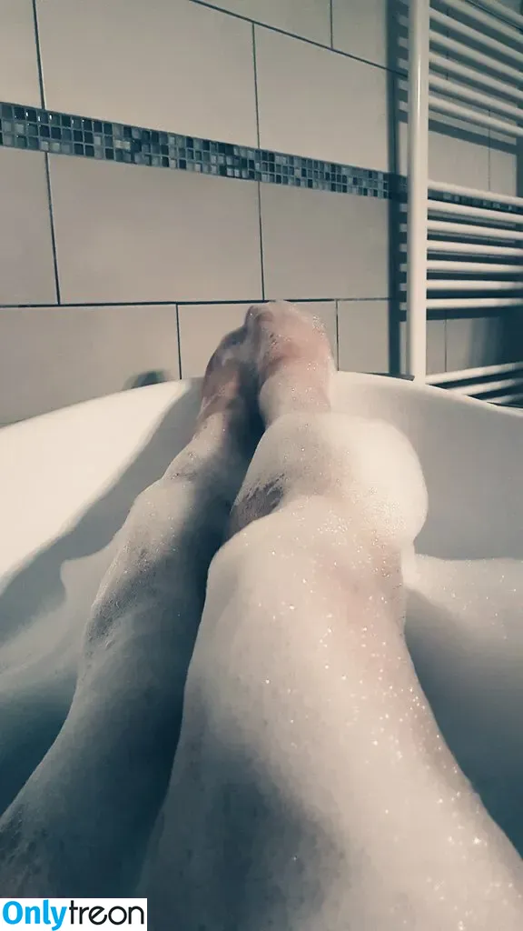 RedxXxVelvet nude photo #0026 (redvelvet.93 / redxxxvelvet_)