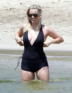 Reese Witherspoon / reesew / reesewitherspoon nude photo #0248