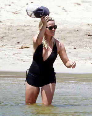 Reese Witherspoon / reesew / reesewitherspoon nude photo #0250