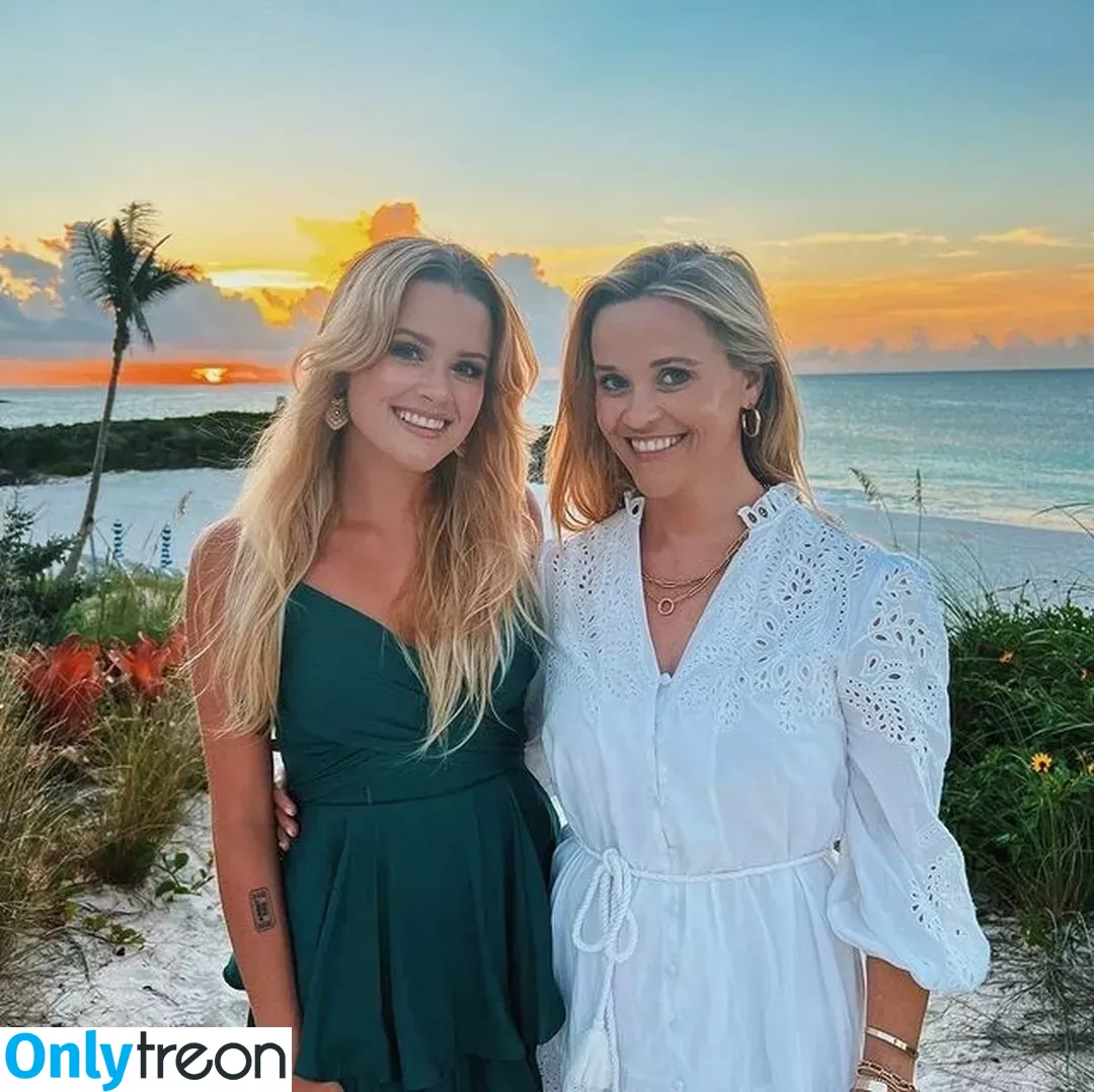 Reese Witherspoon голая photo #0113 (reesew / reesewitherspoon)