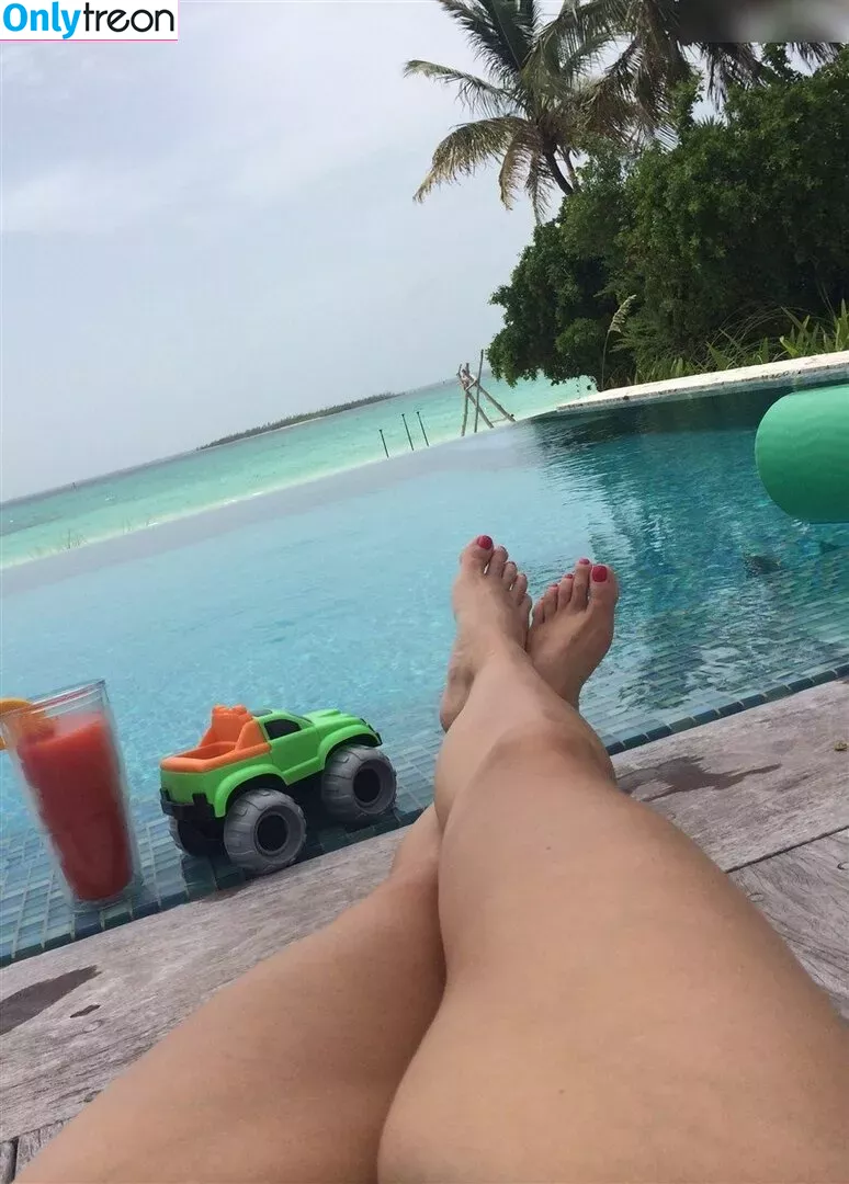 Reese Witherspoon nude photo #0129 (reesew / reesewitherspoon)