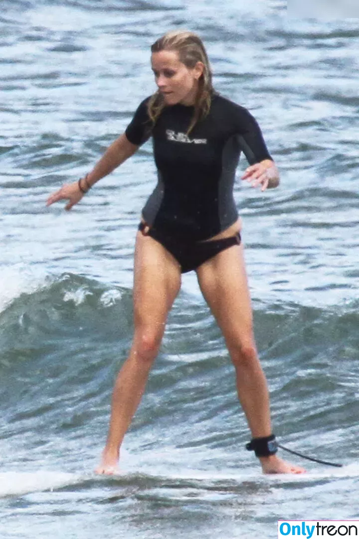 Reese Witherspoon nude photo #0195 (reesew / reesewitherspoon)