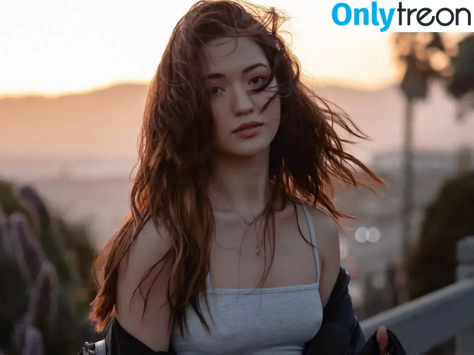 Reina Hardesty nude photo #0003 (reinahardesty)