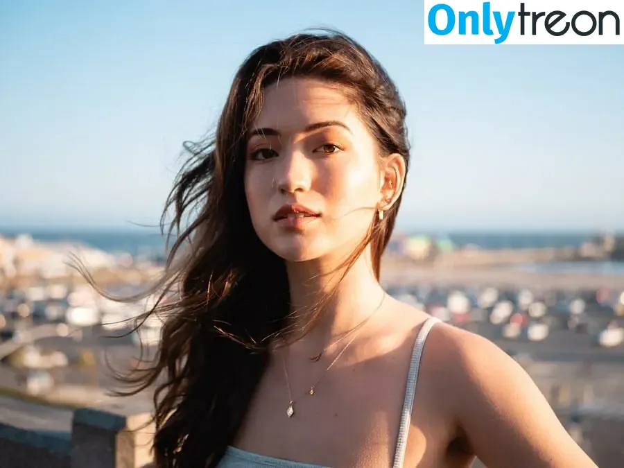 Reina Hardesty nude photo #0004 (reinahardesty)