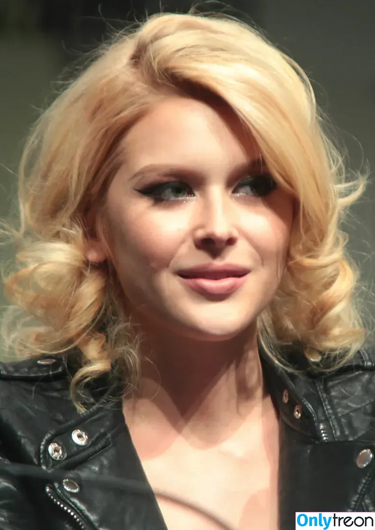 Renee Olstead nude photo #0758 (xorenee / xoreneeo)