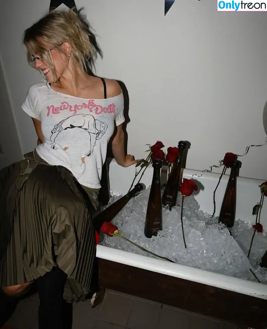 Renee Rapp nude photo #0263 (reneerapp)