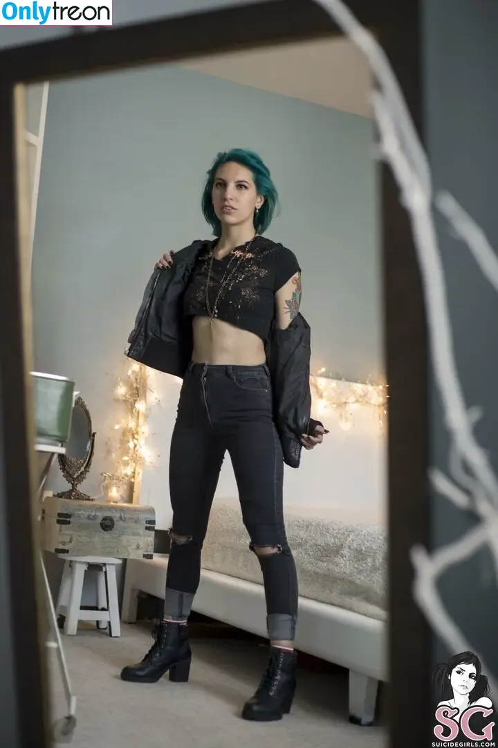 Renyvause nude photo #0009 (ren.kissesss / runnerrenae)
