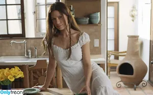 Rhona Mitra / iamrhonamitra nude photo #0039