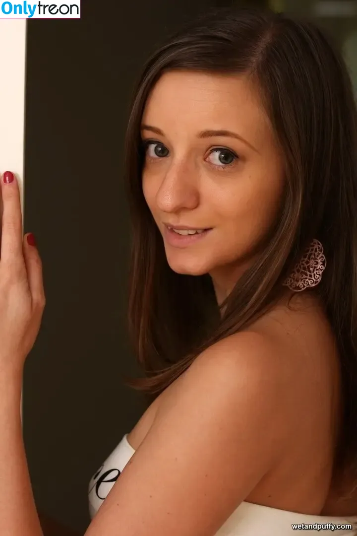 Ria Hill nude photo #0123 (ria__hill / riahill_vip)
