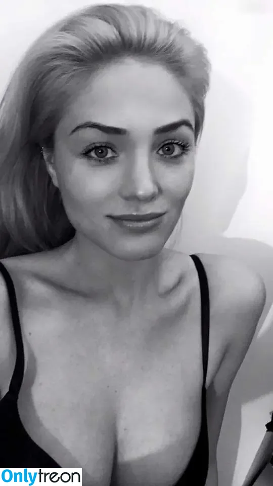 Ricarda Magduschewski nude photo #0004 (aboutricarda)