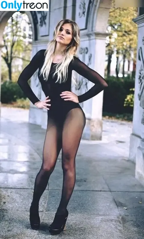 Ricarda Magduschewski nude photo #0011 (aboutricarda)