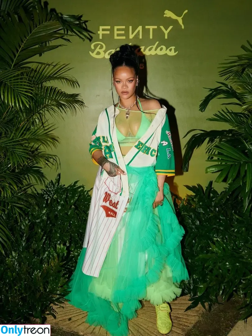 Rihanna голая photo #4433 (badgalriri)