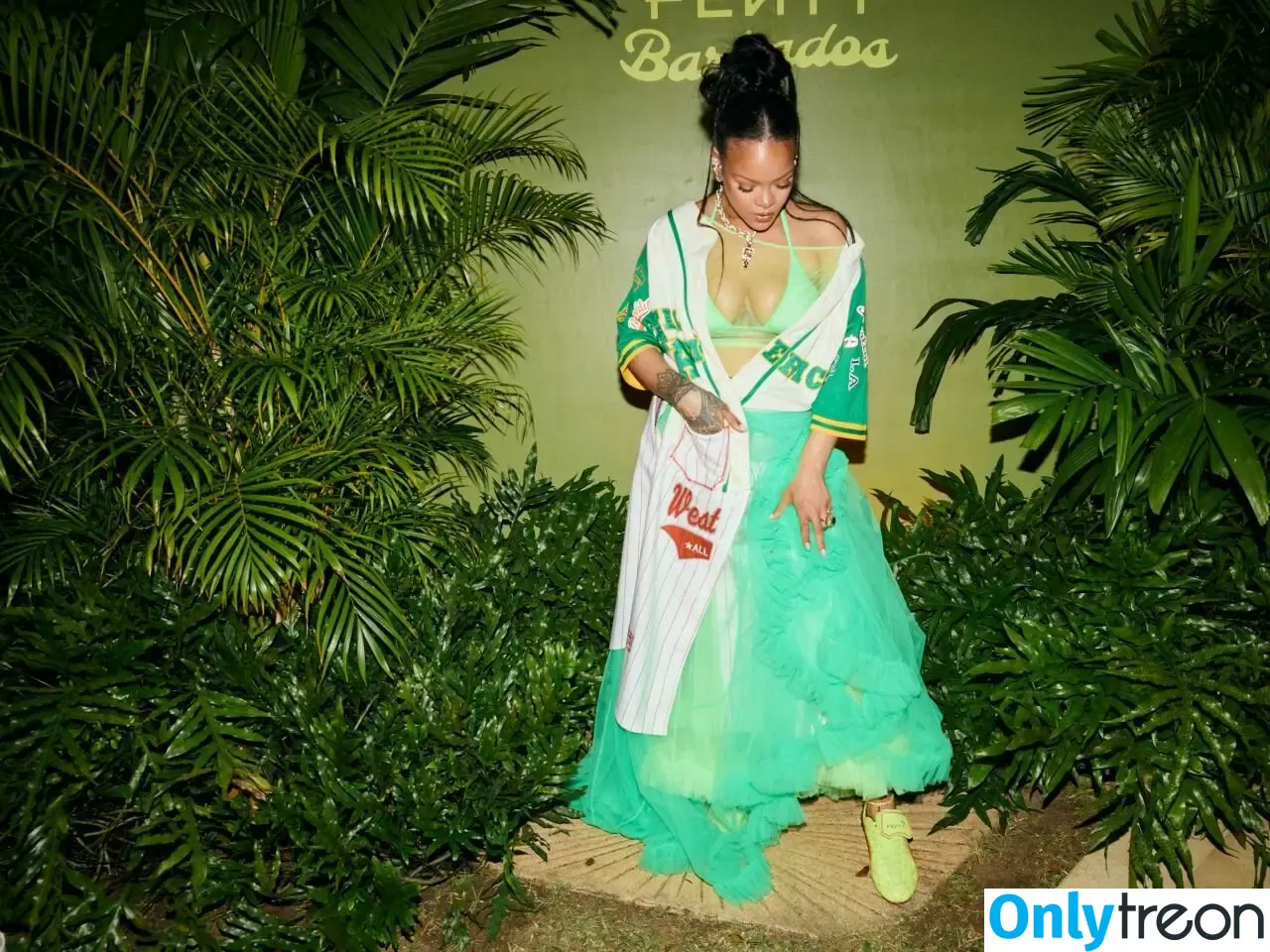 Rihanna голая photo #4434 (badgalriri)