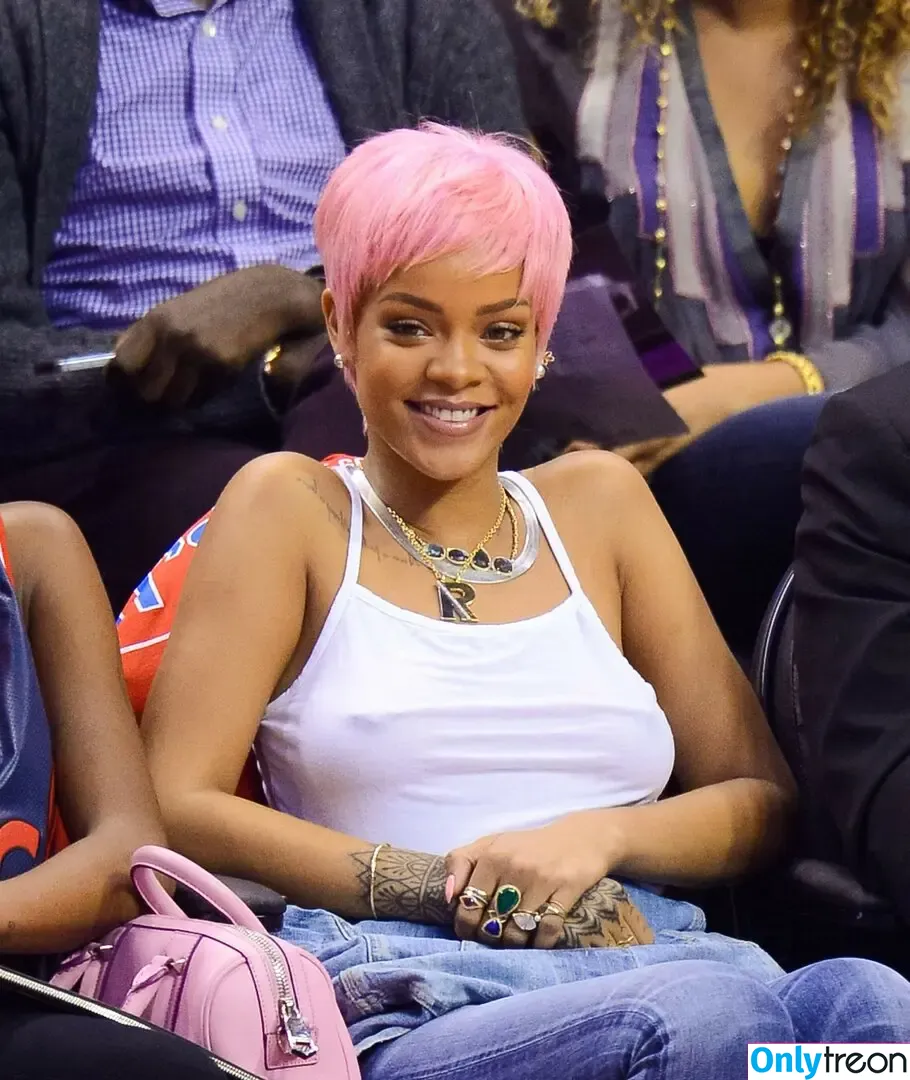 Rihanna голая photo #4445 (badgalriri)