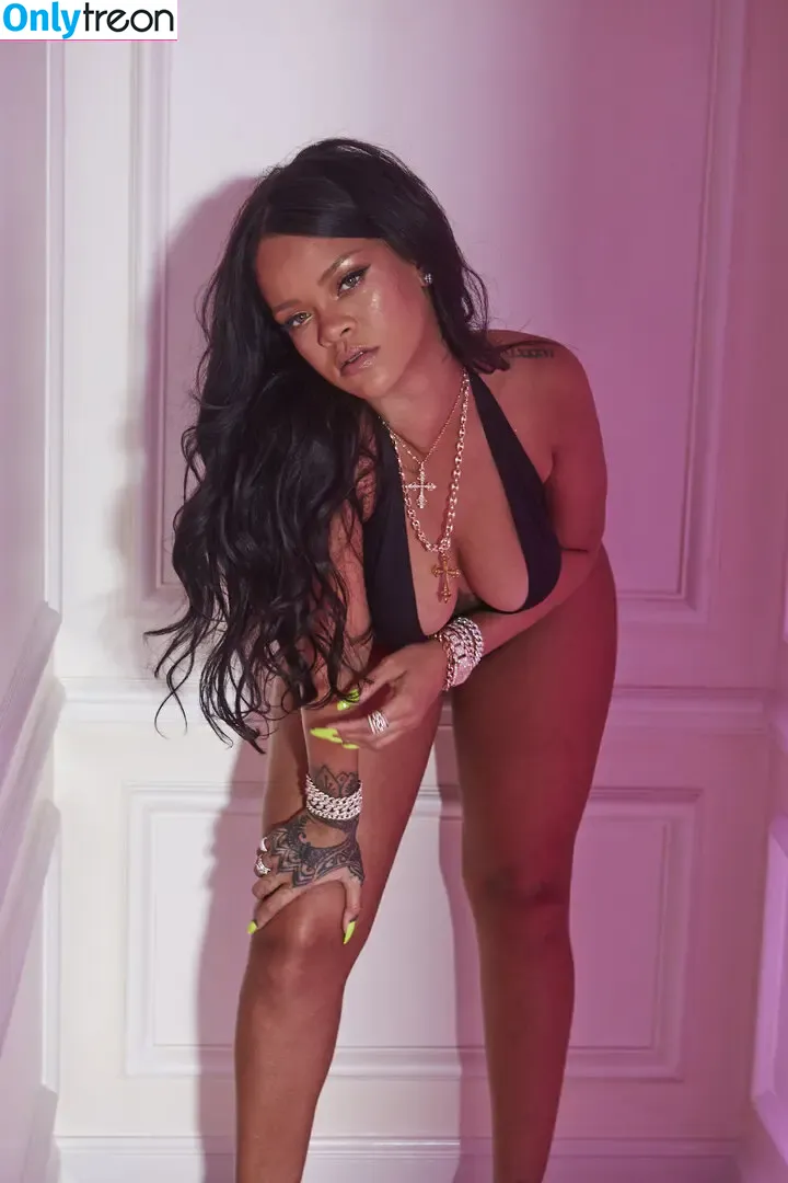 Rihanna nude photo #4457 (badgalriri)