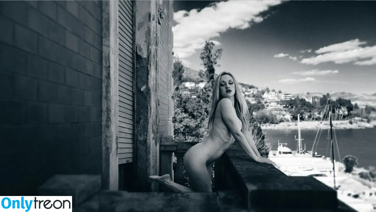 Rijeka nude photo #0021 (okolica)