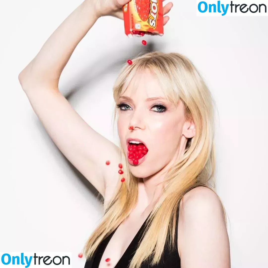 Riki Lindhome nude photo #0125 (rikilindhome)