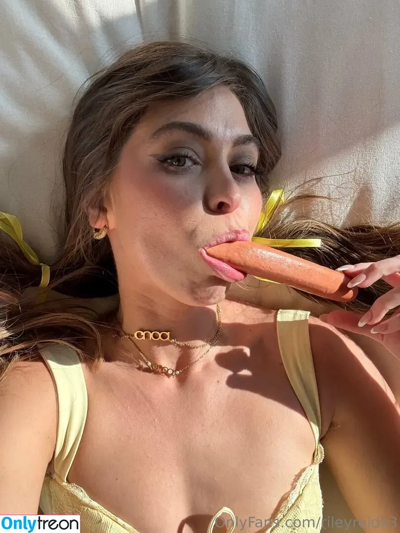 rileyreidx3 nude photo #0021 (letrileylive)