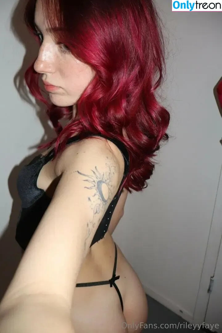 rileyyfaye nude photo #0016 (rileyyfaye)