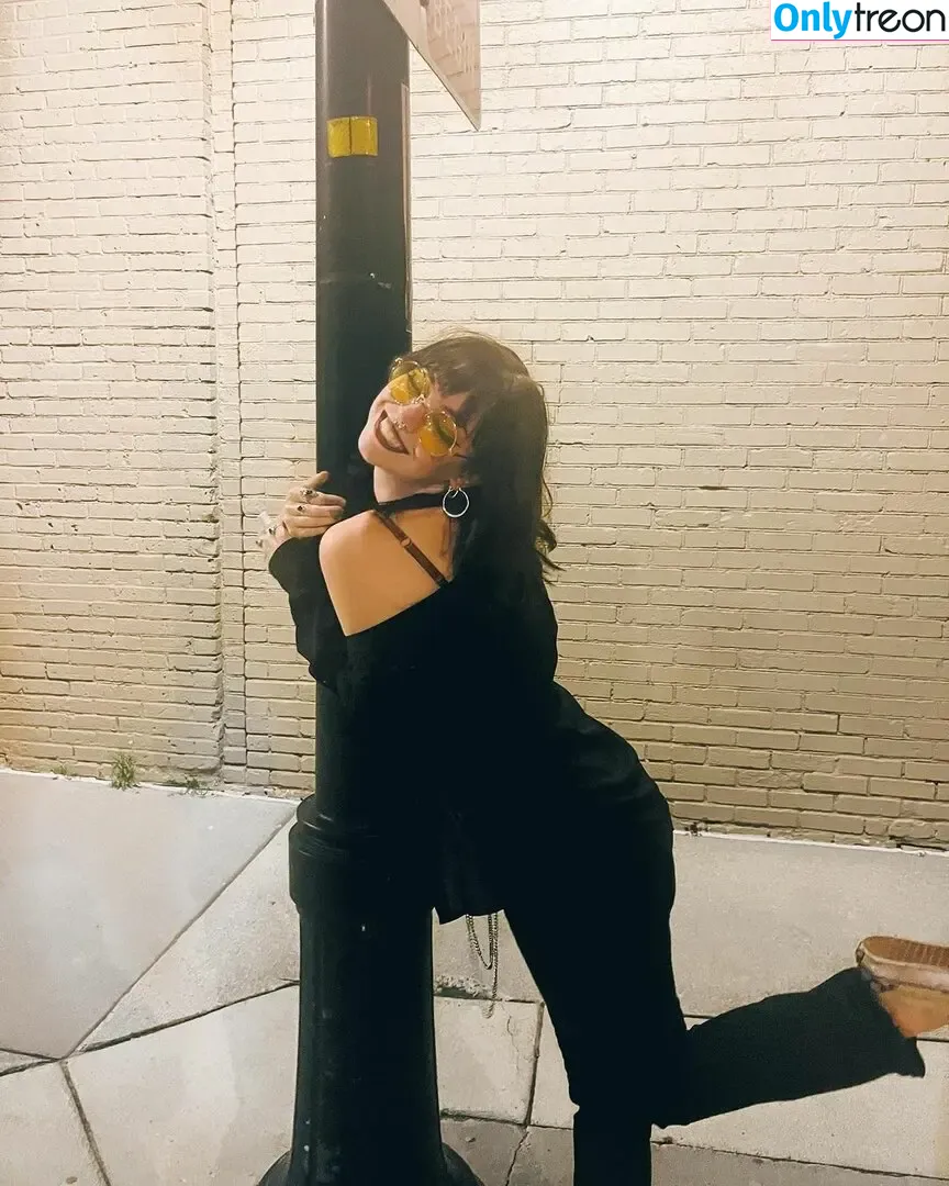 Rilie Huntley nude photo #0002 (gnomie / okaygnomie / riliehuntley)
