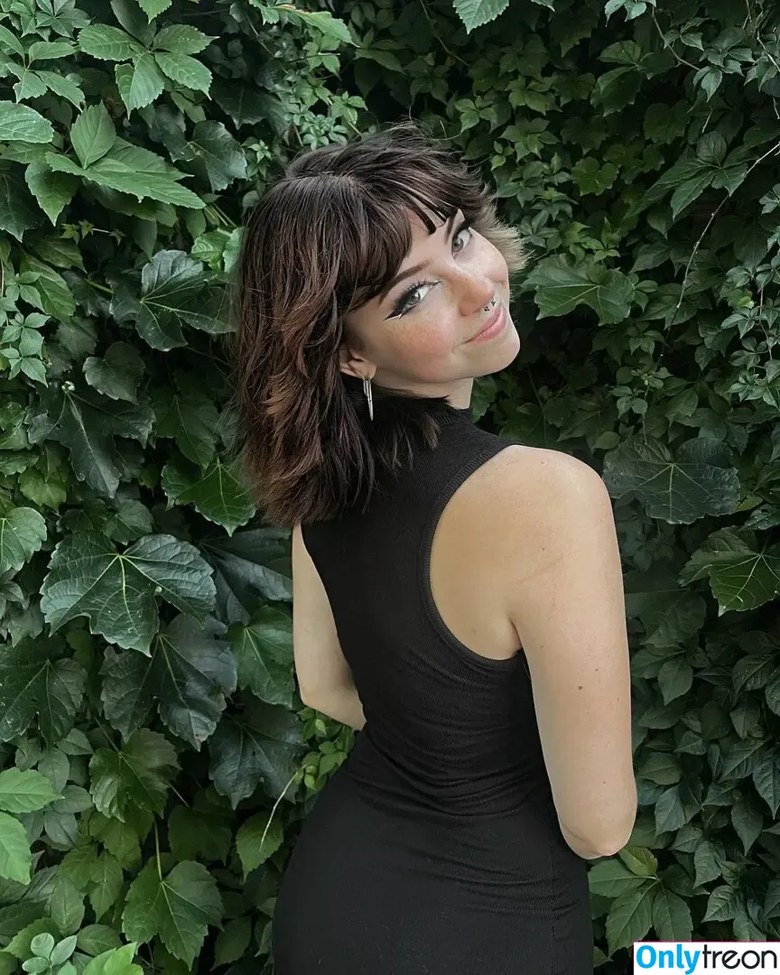 Rilie Huntley nude photo #0018 (gnomie / okaygnomie / riliehuntley)