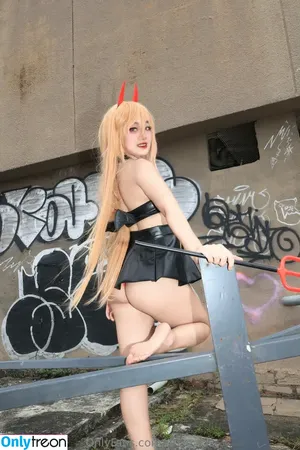 riri.lewds / 939wkys nude photo #0001