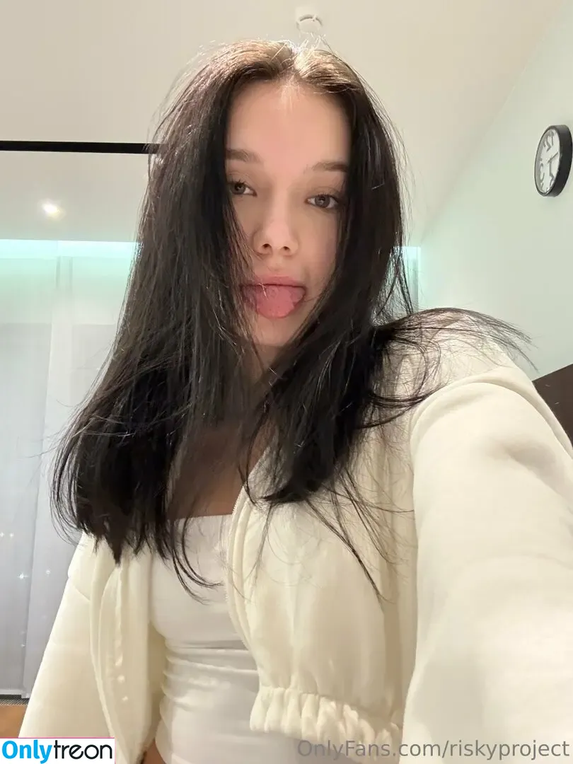 Riskyproject голая photo #0133 (risky_project_028)