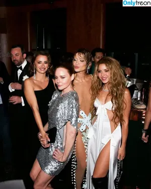 Rita Ora / ritaora / ritaoraeu nude photo #7119