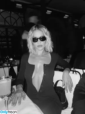 Rita Ora / ritaora / ritaoraeu nude photo #7737