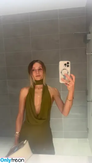 Rita Volk / itsmeritavolk nude photo #0113
