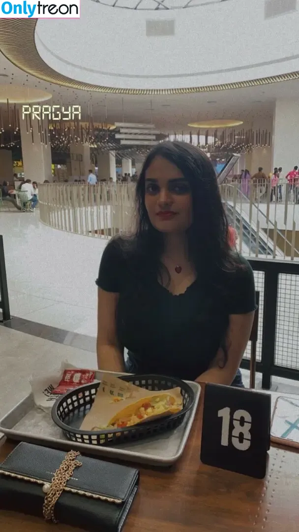 Riya Sanghvi голая photo #0002 (Einsteinium_tribromide999 / desiaurora)