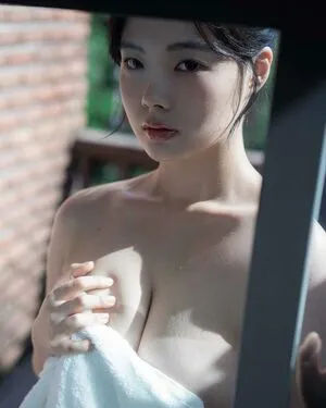Roah Leehee / 2roo_aa nude photo #0005