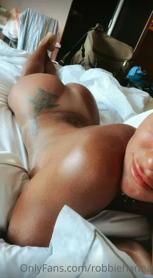 Robbie Welsh Hanna / iamrobbieee / robbiehanna nude photo #0008