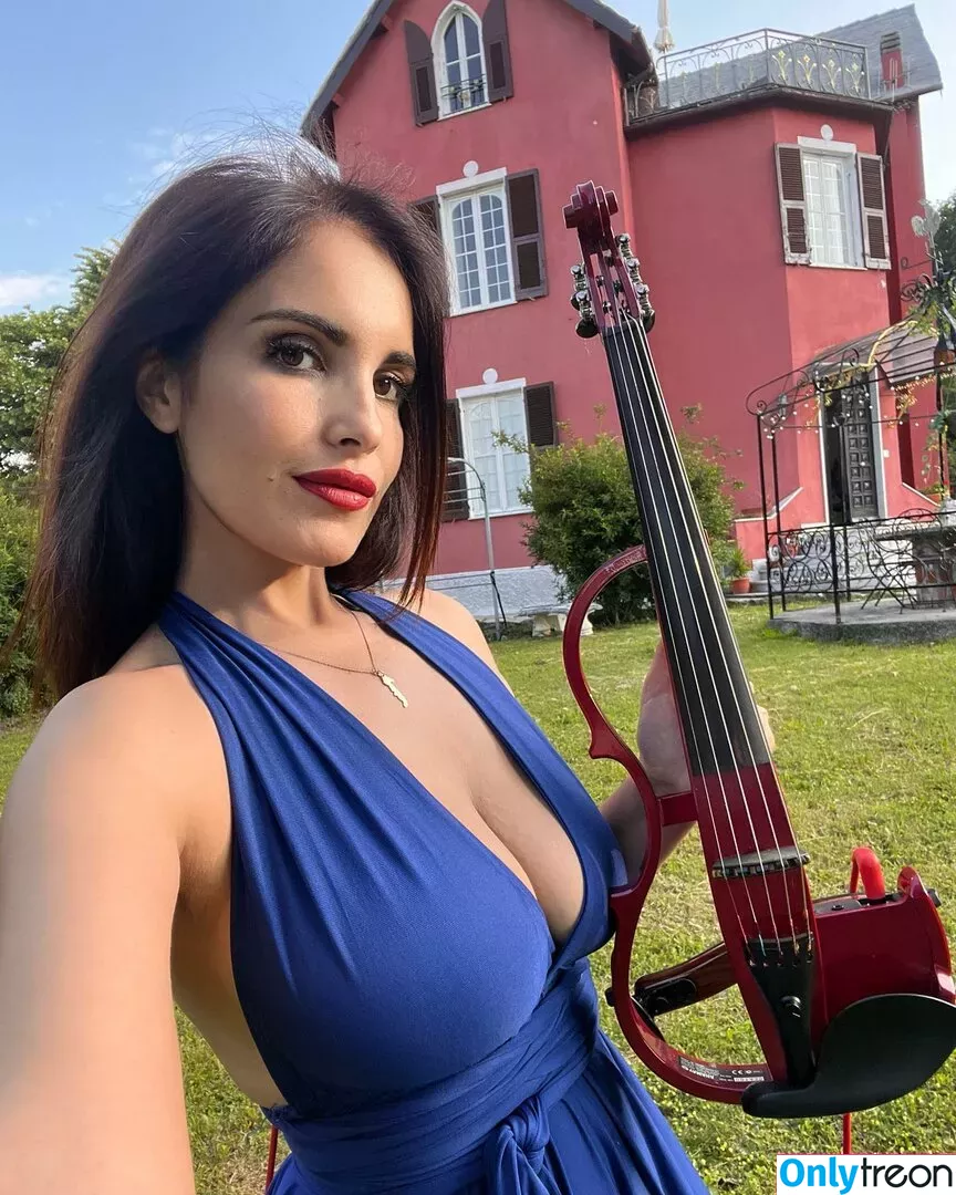 Roberta Ardito голая photo #0002 (roberta_ardito / violinist)