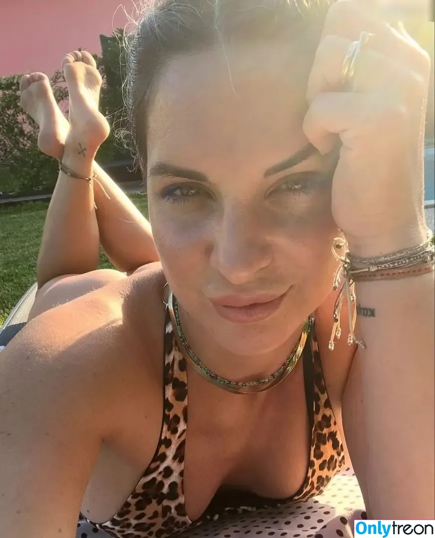 Roberta Vanzela nude photo #0004 (Roberta Vanzela)